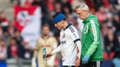 Bild: Marius Becker/dpa
Soufiane El-Faouzi musste blutend vom Platz.