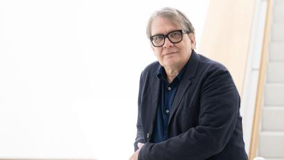 Bild: Boris Roessler/dpa
Kunst sollte den Menschen ein Stück weit Urlaub geben vom eigenen Ich, sagt Regener. (Archivbild)