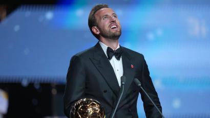 Bild: Kin Cheung/AP/dpa
Harry Kane ist mit dem Ballon d'Or ausgezeichnet worden.
