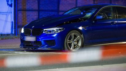 Bild: Moritz Frankenberg/dpa
Ein Auto fuhr in eine Menschenmenge, mehrere Verletzte mussten ins Krankenhaus.