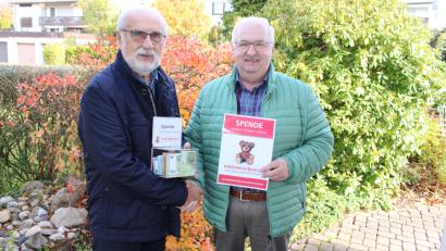Bild: Josef Söllner
Jubilar Werner Hoffmann (links) überreichte eine Spende von 1500 Euro an den Vorsitzenden der Kinderkrebshilfe Region Oberpfalz Nord, Herbert Putzer.