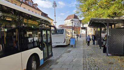 Bild: Tobias Gräf
Auch große Busse verkehren in Sulzbach-Rosenberg oft ohne Passagiere. Beispielsweise am Luitpoldplatz lassen sich solche Beobachtungen machen. Falsche Schlüsse sollte man daraus aber nicht ziehen.