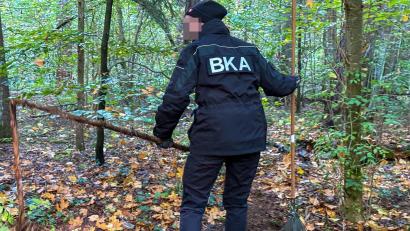 Bild: Stephan Huber
Sondierungsarbeiten bei Sulzbach-Rosenberg: In einem Waldstück werden Leichenteile vermutet. Vorerst sind die Grabungen eingestellt.