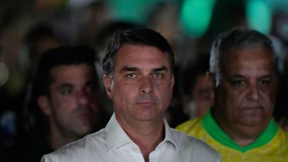 Bild: Eraldo Peres/AP/dpa
Flávio Bolsonaro hat seine Nachricht an die Brasilianer korrigiert.