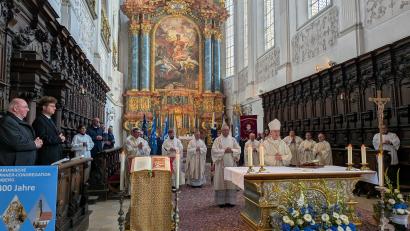 Bild: Michael Koller Junior
Die Festmesse in St. Georg zum Jubiläum der MMC zelebrierte Weihbischof Reinhard Pappenberger (Mitte) mit.