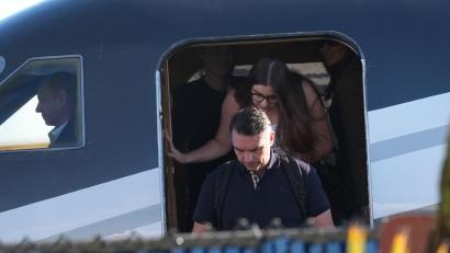 Bild: Marta Lavandier/AP/dpa
Der Verlierer der brasilianischen Präsidentenwahl, Flávio Bolsonaro, ist in den USA gelandet.