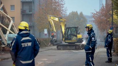 Bild: Tizian Gerbing/dpa
Die Einsatzkräfte suchen weiter nach der zweiten vermissten Person.