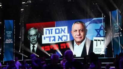 Bild: Gil Cohen-Magen/dpa
Das Lager von Ministerpräsident Benjamin Netanjahu liegt nach der Auszählung aller Stimmen vorn, verfehlt aber wie auch das Lager seines Gegenspielers die Mehrheit im Parlament. (Archivbild)