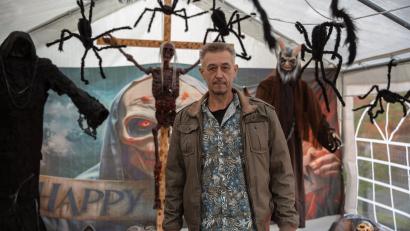Bild: Erik Glaubitz
Markus Witt hat eine Faszination für Bewegung und bastelt und schraubt gerne. Auch deswegen hat er sich dafür entschieden, seine Halloween-Figuren selbst zu bauen.