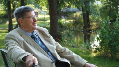Archivbild: Gertraud Portner
Der Oberviechtacher Altbürgermeister und Ehrenbürger Wilfried Neuber ist am Mittwoch verstorben. Der Marktweiher im Herzen seiner Heimatstadt war ein Lieblingsplatz des 79-Jährigen.