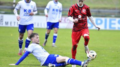Archivbild: Hubert Ziegler
Gegen Schmidmühlen gab es für Kapitän Maximilian Glöckner (links) und den TuS Rosenberg nur ein 0:0 – am kommenden Samstag ist der TSV Königstein zum nächsten Topspiel zu Gast im Rosenberger Aicher-Stadion.