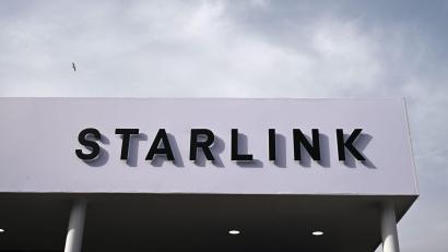 Bild: Wolf von Dewitz/dpa
In mehreren EU-Staaten hat es in den vergangenen Wochen Anschläge auf technische Anlagen für das Satellitennetzwerk Starlink gegeben. (Archivbild)