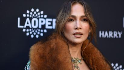 Bild: Richard Shotwell/Invision/AP/dpa
Popstar Jennifer Lopez schuf eigenen Angaben zufolge nach dem Auszug ihrer Kinder einige ihrer besten Songs. (Archivbild)