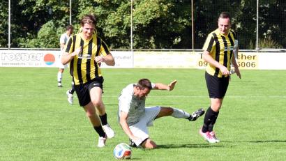 Bild: Rudi Gebert
Schlusslicht SG Bärnau/Thanhausen (Szene mit Matthias Freundl, Mitte, in der Partie gegen den FC Marktleuthen/2:2) empfängt am Samstag um 12 Uhr den Tabellenvorletzten TSV Arzberg-Röthenbach.
