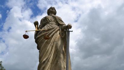 Bild: Thorsten Schreiber
Anfang Dezember 2025 hat ein damals 67-Jähriger in Waldsassen einen 64-Jährigen erschossen. Am 13. November beginnt im Weidener Landgericht nun der Prozess, bis 4. Dezember sind insgesamt vier Termine angesetzt.