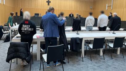 Bild: juh
Fünf Angeklagte mussten sich wegen gemeinschaftlicher schwerer Körperverletzung vor dem Jugendschöffengericht verantworten. Sie hatten einen damals 28-Jährigen in eine Falle gelockt und ihn geschlagen und beleidigt.