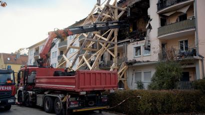Bild: Tizian Gerbing/dpa
Am Tag nach dem Unglück fanden die Einsatzkräfte zwei Leichen.