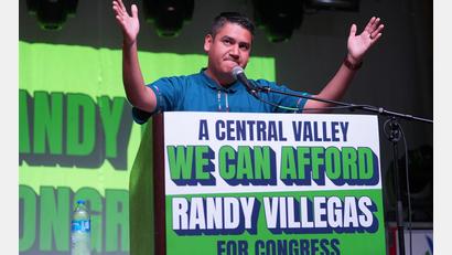 Bild: Jae C. Hong/AP/dpa
Der Immigranten-Sohn Randy Villegas hat gute Chancen auf einen Wahlsieg für die Demokraten.
