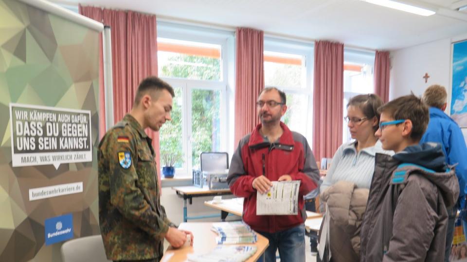 Auch die Bundeswehr informiert über die beruflichen Möglichkeiten. Bild: jzk