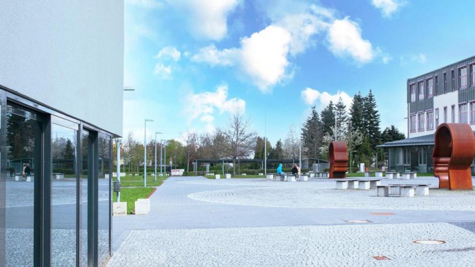 Echtes Campus-Feeling mit OTH Professional: Lernen von Hochschulehrerinnen und -lehrern, die aus der Praxis kommen. Bild: OTH Professional