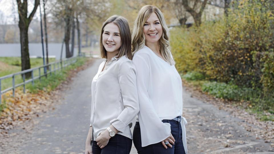 Auszubildende Diana Pfannenstiel (links) und Ausbilderin
Heidi Reil. Bild: © bildraumwest