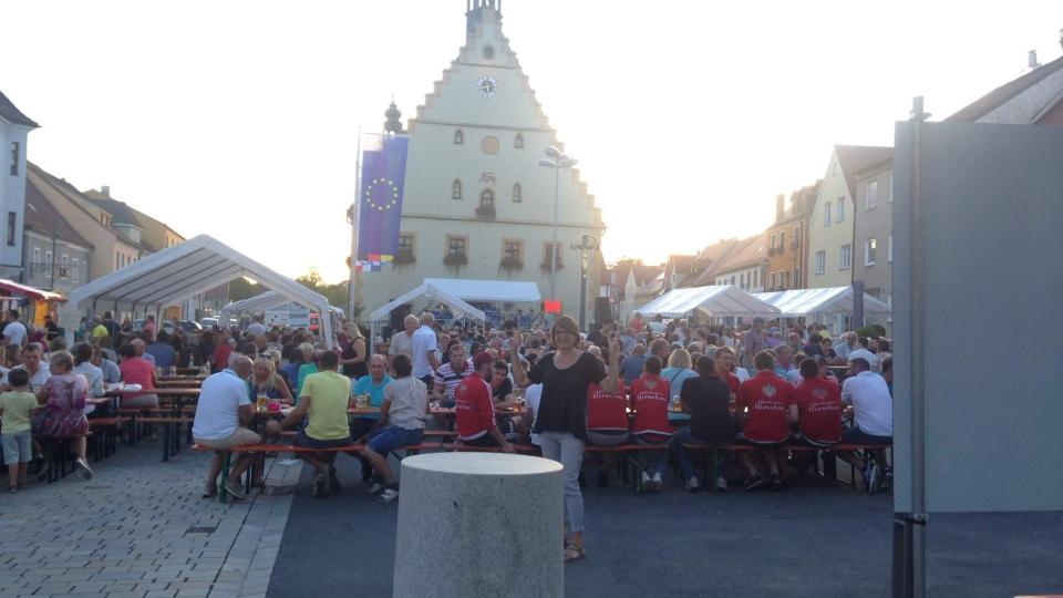 Seit 1975 ist das „Marktplatzfest“ ein absoluter Höhepunkt im Hirschauer Festkalender. Es lockt alle Jahre in Scharen Besucher aus nah und fern ins Zentrum der Kaolinmetropole. Bild: u