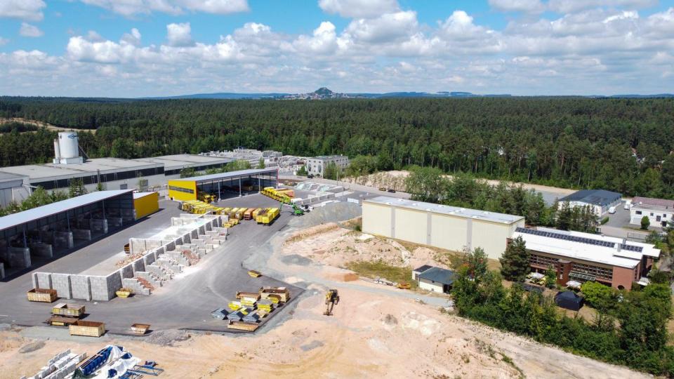 In der Hans-Striegl-Straße 7 (Industriegebiet Brandweiher) befindet sich die neue Anlaufstelle für Recycling und Entsorgung in Weiden. Bild: Kraus Recycling &amp; Entsorgung GmbH