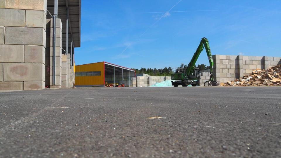 In der Hans-Striegl-Straße 7 (Industriegebiet Brandweiher) befindet sich die neue Anlaufstelle für Recycling und Entsorgung in Weiden. Bild: Kraus Recycling &amp; Entsorgung GmbH
