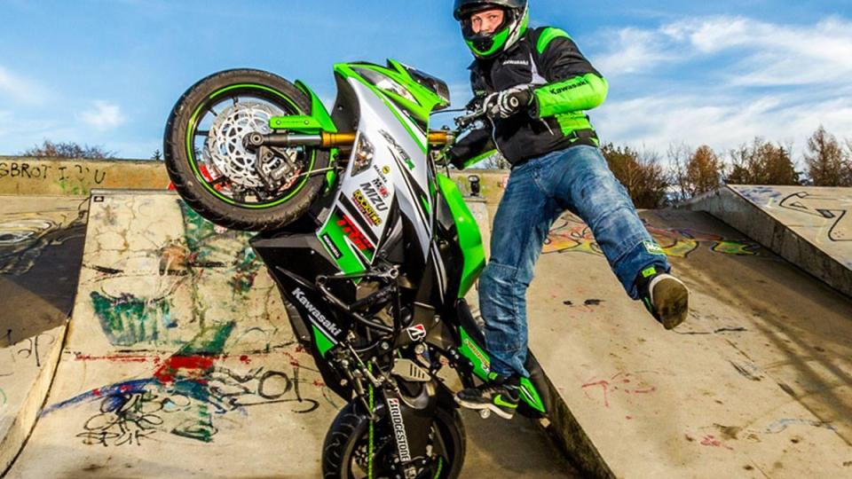 Staunen und die Luft anhalten: Tolle Motorrad-Stunts erwarten die Besucher. Bild: Zweiradcenter Weiden