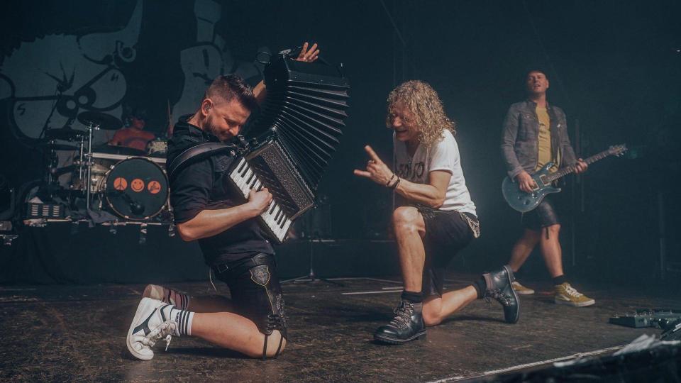 Am Samstag beschallen die "Troglauer" die Flosser Kirwa mit ihrer „Heavy Volksmusik“. Bild: Maria März