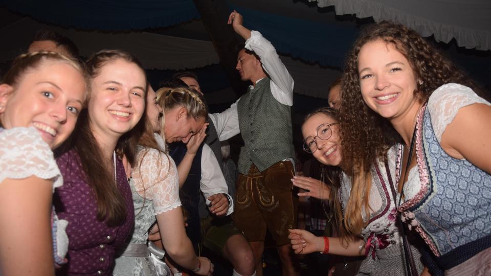 Kirwastimmung pur: Viele Menschen (nicht nur) aus der Region fiebern dem Mega-Event schon sehnsüchtig entgegen. Bild: fz