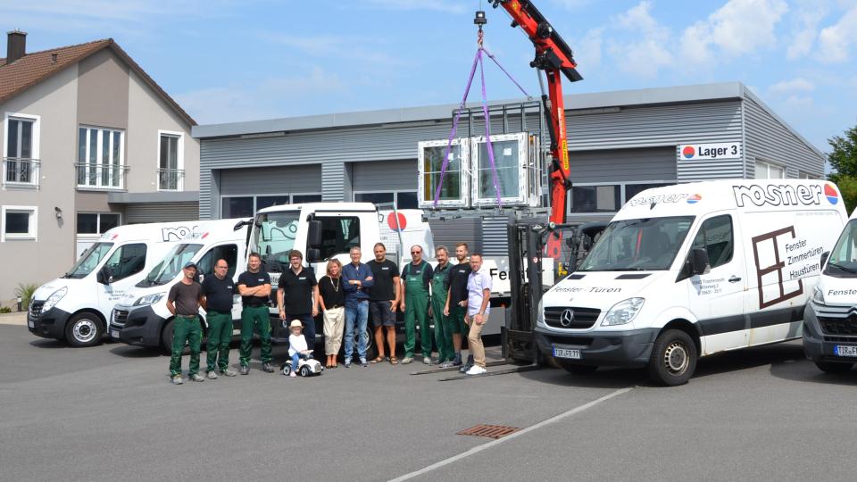 Ein ausgezeichnetes Handwerksunternehmen dank hervorragender Mitarbeiter: Die Rosner Fenster Türen GmbH gibt es seit mehr als 40 Jahren. Bild: Reiner Wittmann
