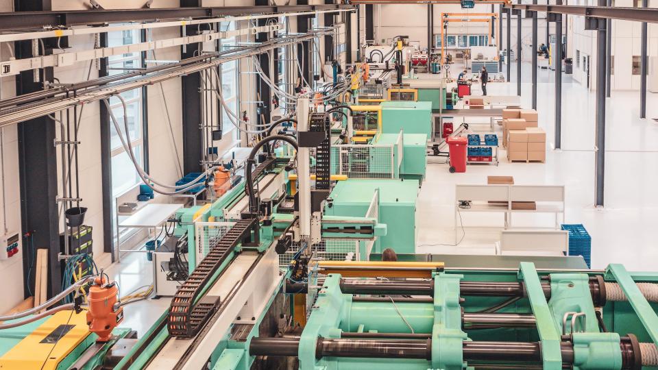 PSZ electronic GmbH fertigt maßgeschneiderte Kabelkonfektionen, Kabelsätze, Schaltschränke sowie Baugruppen an. Bild: PSZ Electronic GmbH