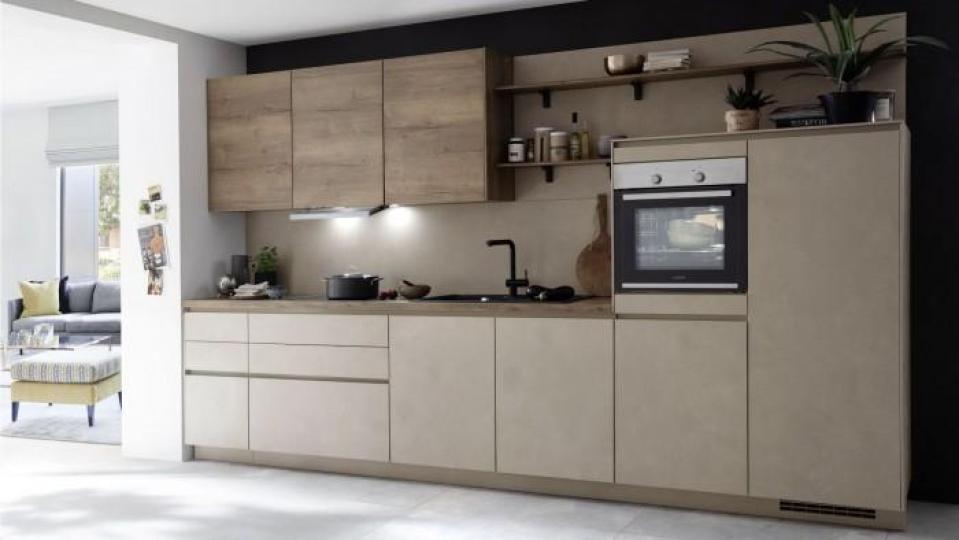 Eine moderne Einbauküche in Taupe. Bild: exb