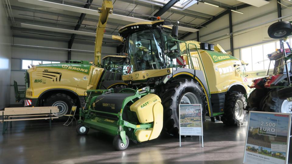 Beim Tag der offenen Tür erhalten die Besucher einen Einblick in die Produktpalette der Firma Igl Agrartechnik. Bild: Hirsch