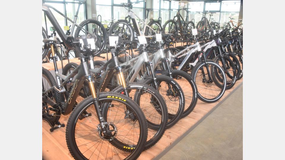 Die top E-Bikes werden immer leichter, beweglicher und leistungsfähiger. Bild: fz