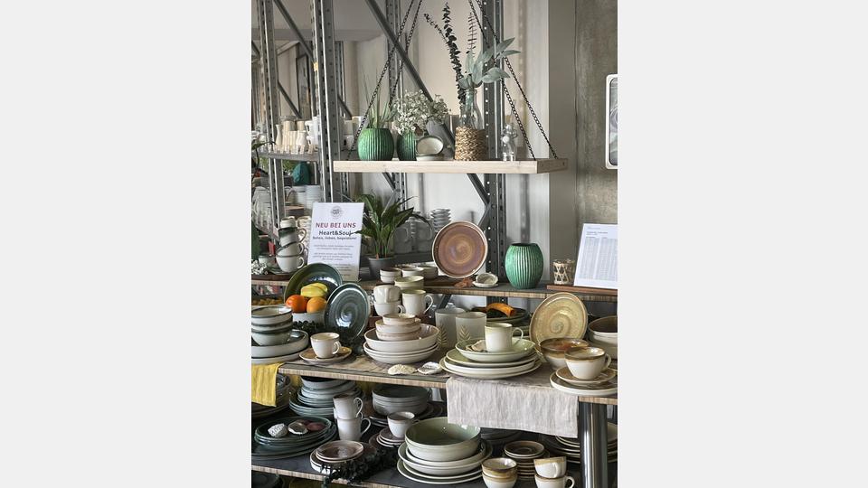 Zum Angebot des ProfiTable zählen sowohl aktuelle Porzellan-Kollektionen als auch unschlagbare Schnäppchen-Angebote. Bild: BHS tabletop AG