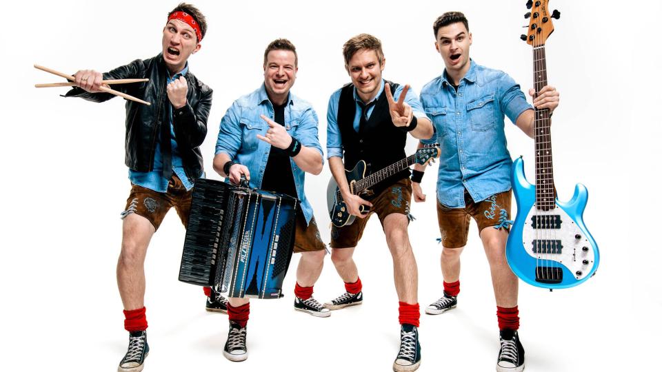 Die „Rotzlöffl“ sind echte Bayern, rotzlöfflmäßiger Party-Rock-Sound, zu 100 Prozent authentisch, energiegeladen und live gefährlich unterwegs. Ihrer Kreativität lassen sie nicht nur auf der Bühne, sondern auch in ihren eigenen Musiktiteln freien Lauf. Gefühlt sind die 90er-Jahre für viele noch nicht lange zurück, da greifen die vier Vollblutmusiker diese Zeit wieder auf und interpretieren sie musikalisch komplett neu. Bild: exb