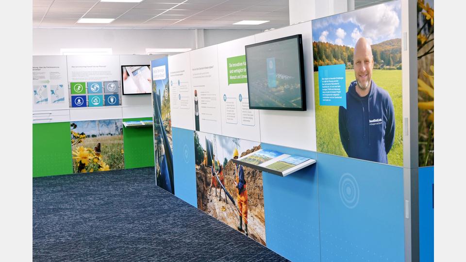 Die Besucher können sich im Erdkabelinformationszentrum ein Bild von den bisherigen Stationen des Projekts machen. Bild: TenneT TSO GmbH