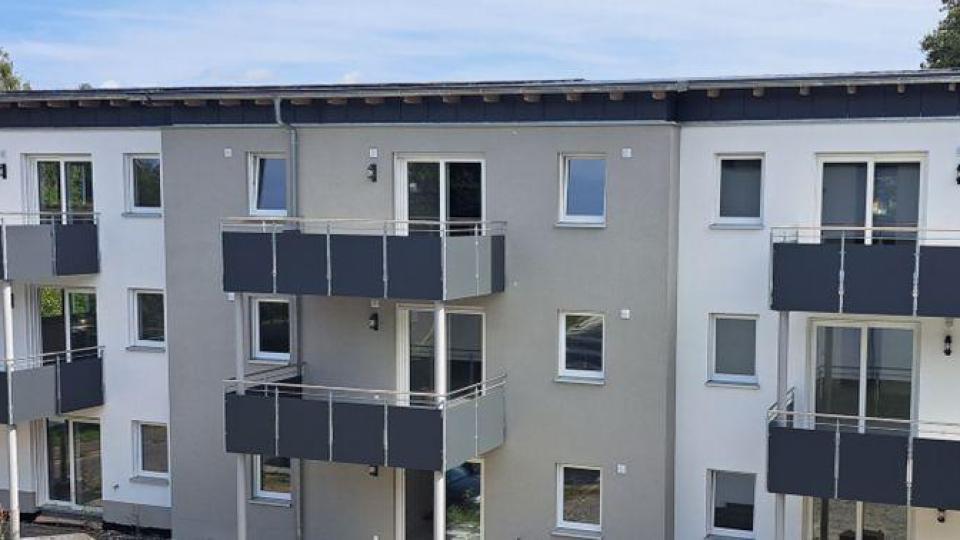 Vorbeikommen und staunen: Diese Wohnanlage in Eschenbach, Am Seniorenheim 2, kann am Freitag, 30. August 2024, von 15 bis 19 Uhr besichtigt werden. Bild: Reger Wohnbau