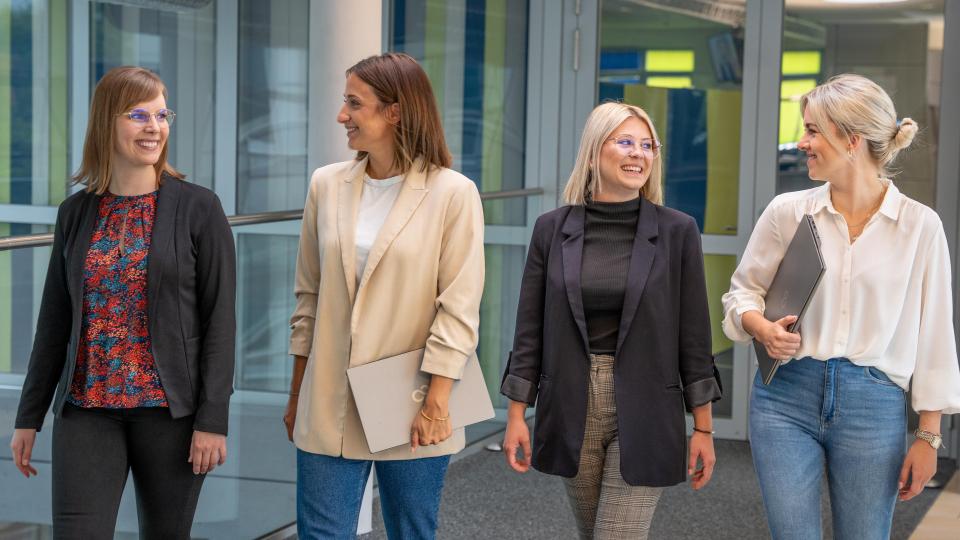 Die Frage „Was tut ihr eigentlich den ganzen Tag so?“ haben die Kolleginnen vom Personalwesen bei Oberpfalz-Medien (OM) beantwortet. Bild: Marina Gube
