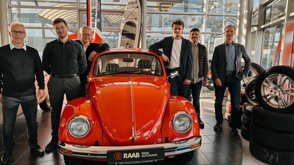 Das neue Verkaufsteam um Verkaufsleiter Manuel Marx: von links: Holger Kirschsieper, Philipp Schuhmann, Helmut Wildenauer, Elias Maschke, Manuel Marx und Berthold Raab. Bild: fz