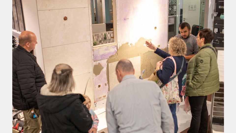 Die Besucher konnten sich über die neuesten Trends und Highlights an Fliesen, Sanitär und Badmöbel beraten lassen und Inspirationen für das eigene Zuhause sammeln. Bild: exb