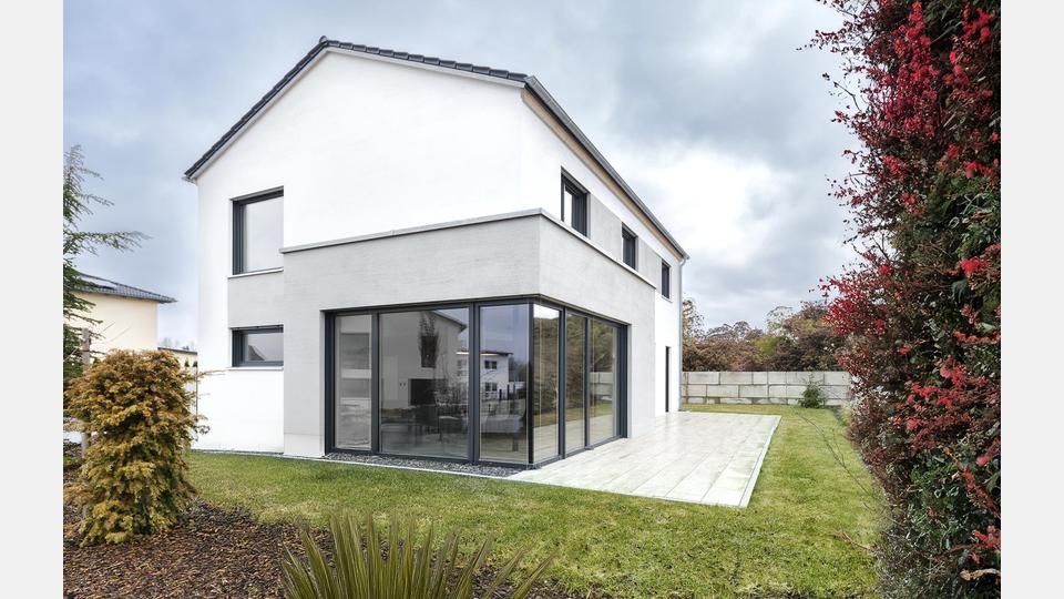 Am 24. November ist das Musterhaus von Josef Reger Bau in Vohenstrauß, Veilchenring 21, von 14 bis 16 Uhr für alle Besucher geöffnet. Bild: bildraumwest