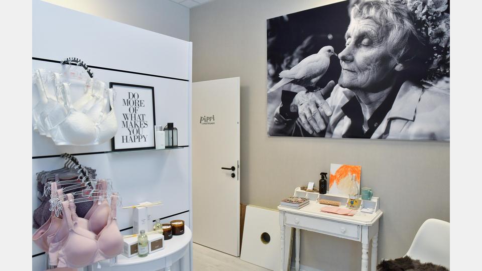 Für ihr Sanitätshaus Hellbach an der Regensburger Straße in Amberg hat Familie Hahn alles andere als alltägliches Design umgesetzt. Bild: Petra Hartl