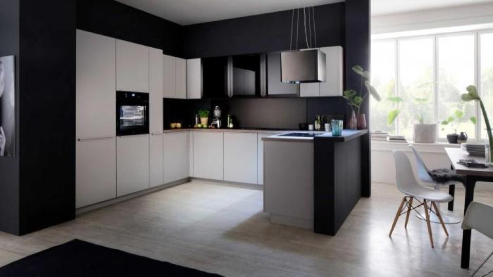 Eine funktionelle moderne Küche mit viel Stauraum. Bild: exb