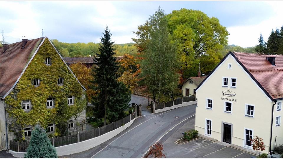 In der historischen Alten Propstei in Erbendorf verbindet die Brennerei Schraml seit sechs Generationen bayerische Handwerkskunst mit innovativen Ideen. Bild: exb
