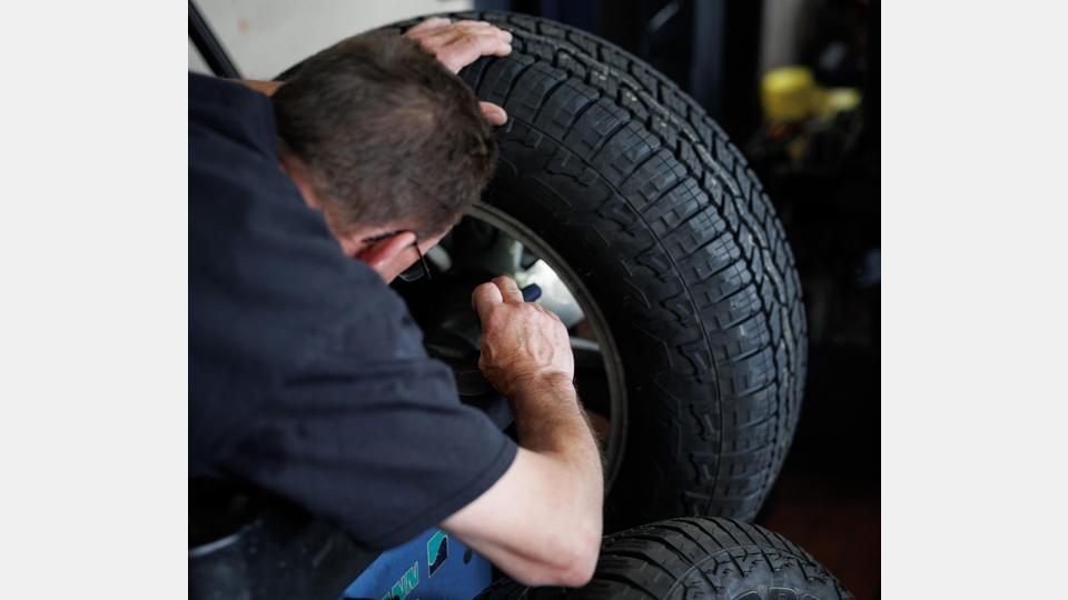 Am Standort Paulsdorf finden Kunden seit dem 1. August die Top-Leistungen von Euromaster in Sachen Reifen, Service und Autoglas. Bild: exb/Christina Neumueller Fotografie