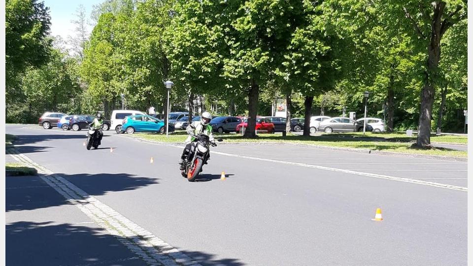 Der Großteil der Ausbildung findet “bike to bike” statt. Bild: exb