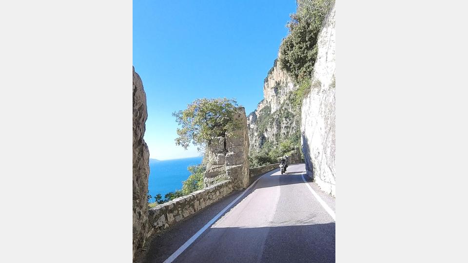 Die Fahrschule Start2drive organisiert neben der Führerscheinausbildung auch geführte Motorradtouren. Bild: exb